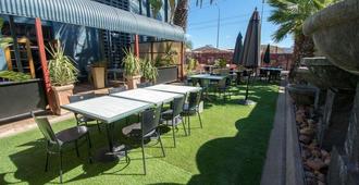 Elkira Court Motel - Alice Springs - Patio