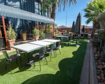 Elkira Court Motel - Alice Springs - Patio