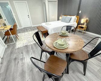 Smart And Cozy Studio Near Nyc! - Newark - Dining room