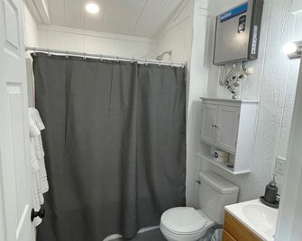 Nates Place - Sallisaw - Badkamer