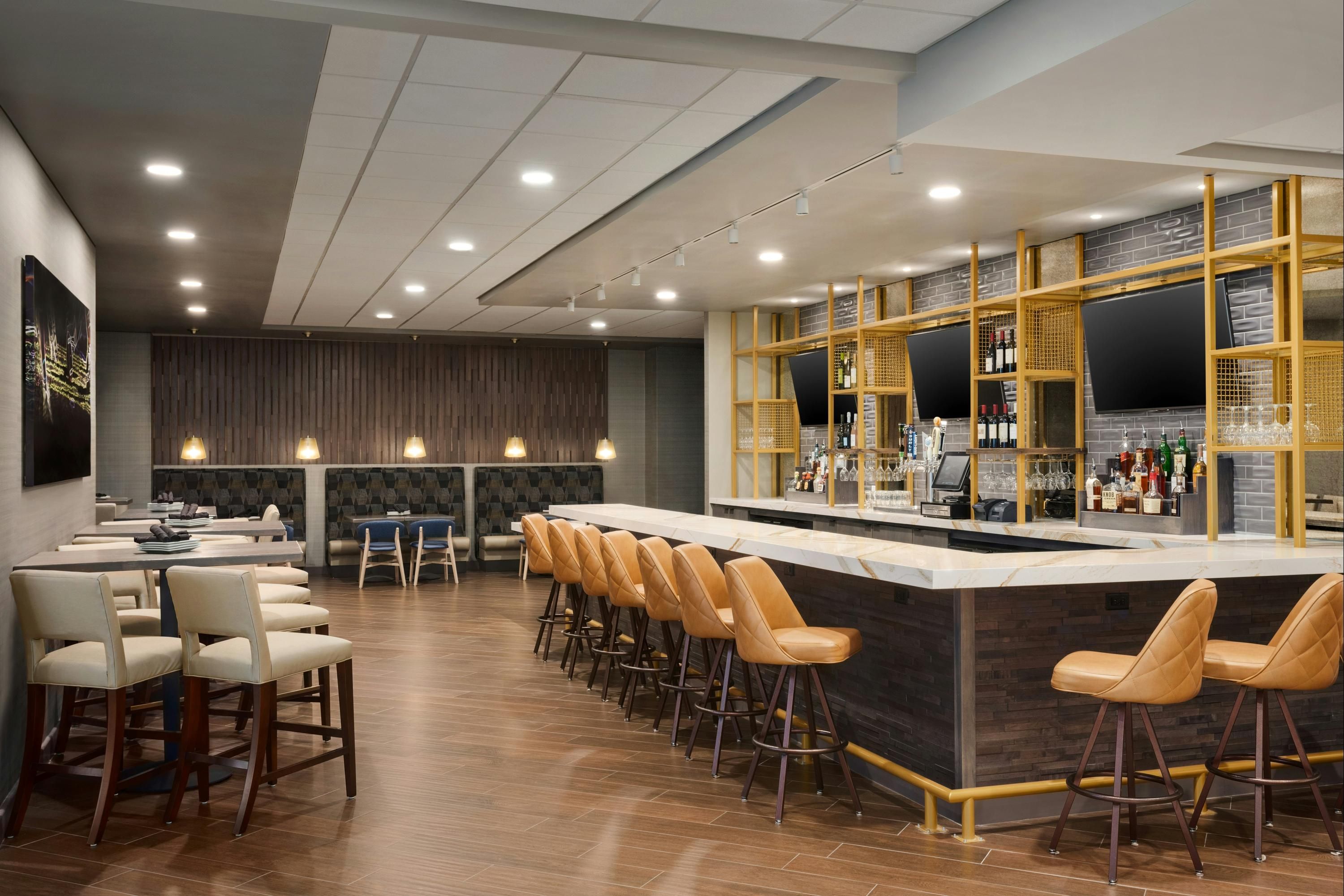 DoubleTree by Hilton St. Paul East - Saint Paul - Bar