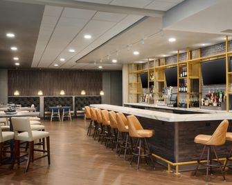 DoubleTree by Hilton St. Paul East - Saint Paul - Bar