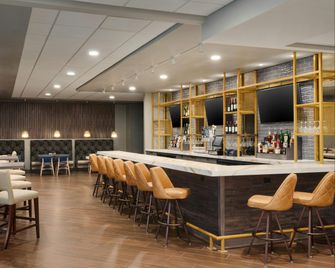 DoubleTree by Hilton St. Paul East - Saint Paul - Bar