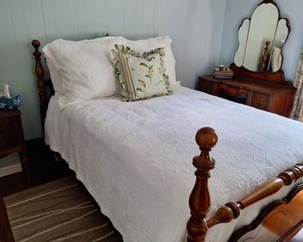 Charming 2-bedroom cottage in serene Erwin with AC, WiFi - Erwin - Schlafzimmer