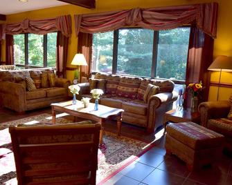 Highlands Inn Lodge - Highlands - Living room