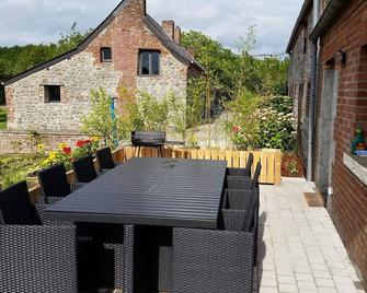 Cottage 6 Places In The Avesnois Regional Park: Le Clos Du Fourmanoir - Avesnelles - Patio