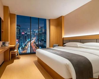 Starry Sky Ins City Sky View Designer Hotel (Shiyan Wuyan Pedestrian Street Branch) - Shiyan - Habitación