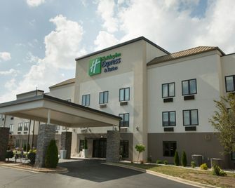 Holiday Inn Express & Suites Madison By IHG - Madison - Budova