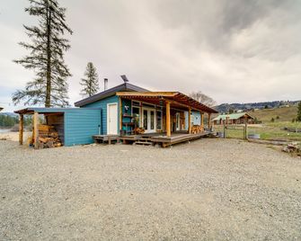 Lake-View 4-Season Retreat in Republic! - Republic - Edificio