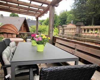 Charming apartment Romantika in the middle of the Zittau mountains / health resort Oybin - Oybin - Innenhof