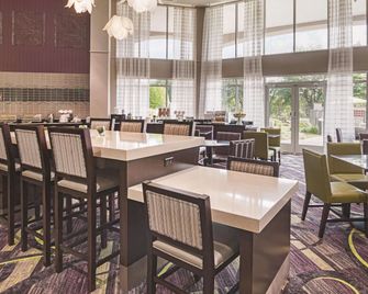 La Quinta Inn & Suites by Wyndham Fort Worth North - Fort Worth - Restaurante