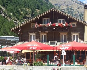 Alpine Budget Rooms by Tascherhof - Taesch - Edificio