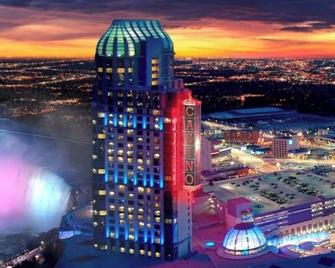 Niagara Luxe Suite, 4min to Falls With Fireplace, Ping Pong - Niagara Falls - Building