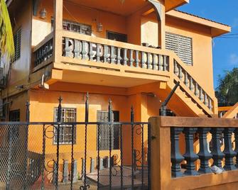 Sabal Community - Dangriga - Building