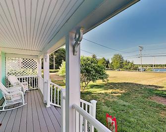 Lobster Cottage - Prospect Harbor - Patio