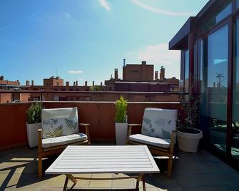 Beautiful penthouse with a large terrace, just 10 mins from Madrid City Center - Madrid - Balkon