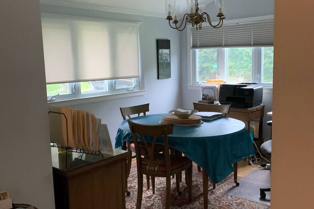 Dining room view of West Hartford furn. rm pvt bth. near UHART, CIGNA & dwtn Hartford all hospitals