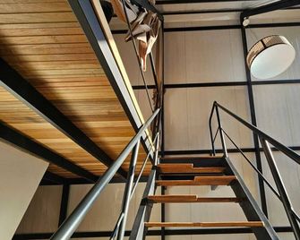 Chalet with exclusive mezzanine and a unique view of Morro Pelado - Itirapina - Escaleras