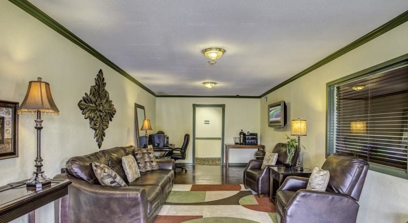 Intown Suites Extended Stay Clarksville - קלרקסוויל - סלון