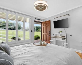 The Sunset Grove of Franklin, TN - Franklin - Bedroom