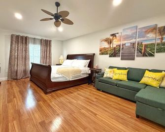Rejuvenate by the Ocean & Mineral Springs - North Port - Habitación
