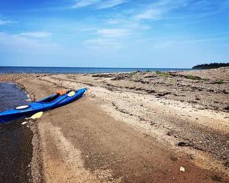 Oceanfront Sunset Cottage with Kayaks - Bayfield - Beach