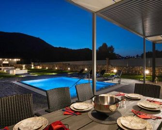 Villa Livis 2 - Kiotari - Pool