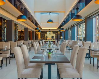 Four Points by Sheraton Kecskemet Hotel and Conference Center - Kecskemét - Ristorante