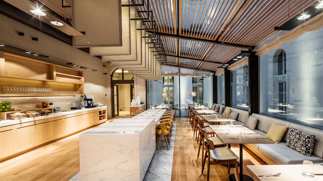 بوهو براجو هوتل، سمول لاكشري هوتلز