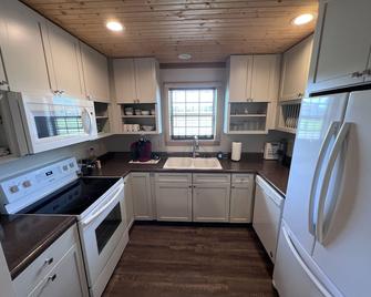 Cave Run Lake \/ Morehead State University Area Fully Equipped, Private Cabin - Morehead - Kitchen