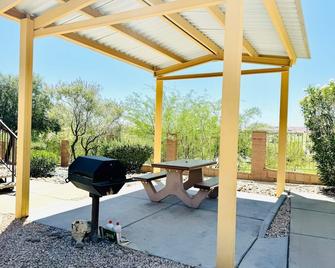 Camellia Ridge by Mesquite Vacation Rentals with Community Amenities and 510 in free daily activities - Mesquite - Patio
