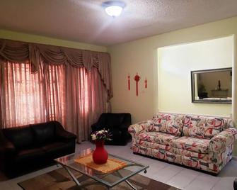 Rush Bond Villa - Montego Bay - Living room