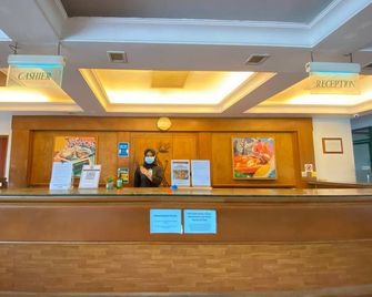 Residence Inn Cherating - Balok - Front desk