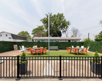 Homefield Inn - Sandusky