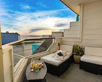 2 Cayucan Bungalows Steps to Beach + Shared Lounge Sleeps 12 - Cayucos - Balcony