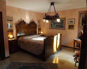 B&B Fronte Lago - Mandello del Lario - Schlafzimmer