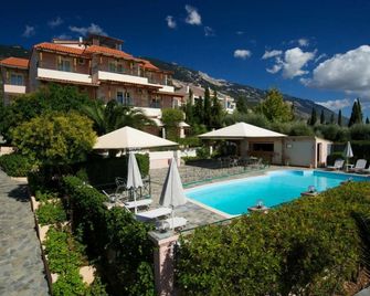 Nostos Studios & Apartments - Moussata - Pool