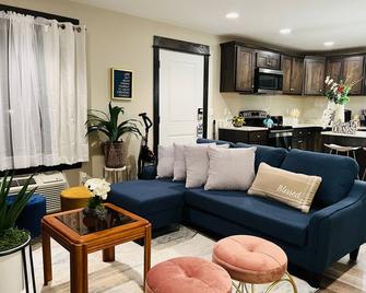 Sweet condo 3 bedroom near MSU, downtown Bozeman - Bozeman - Living room