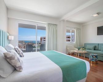 هوتل كوستا مالاجا ( لدالتس ريكومينديد2 باي بييري آند فاكانسيز - توريمولينوس - غرفة نوم