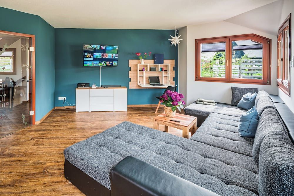 Ferienhaus Elbharmonie - Hunde willkommen, Garten vollständig umzäunt, Pool, Kamin und Spielzimmer - super für Familientreffen - דרזדן - סלון