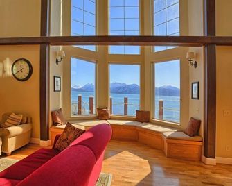Land's End Resort - Homer - Living room