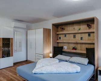 Schloss-Appartements - Eisenstadt - Bedroom