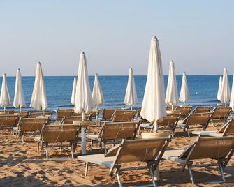 Jesolopalace Hotel & Aparthotel - Jesolo - Beach