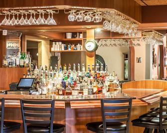 Sleep Inn and Suites Conference Center and Water Park - מינוט - בר