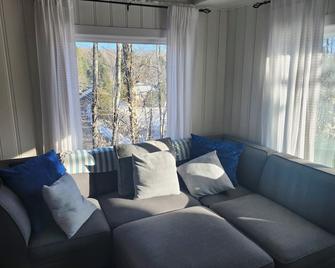 Peaceful family chalet - nature - Saint-Gabriel-de-Brandon - Living room