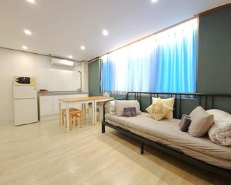 Myeongdong Rooftop Hostel - Seúl - Sala de estar