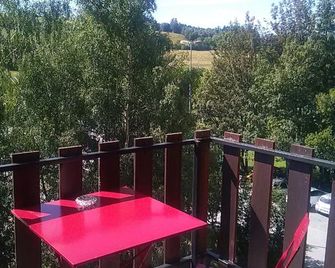 Bright apartment in the heart of Saint Jean Montclar Station - Montclar - Balcony