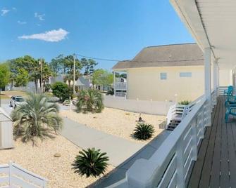 North Myrtle Beach C beautiful triplex unit - Myrtle Beach - Balcony