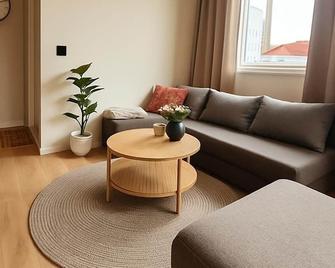 Modern apartment in the middle of the city center - Кіркенес - Вітальня