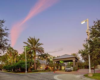 La Quinta Inn & Suites by Wyndham Ft. Lauderdale Plantation - Plantation - Gebäude